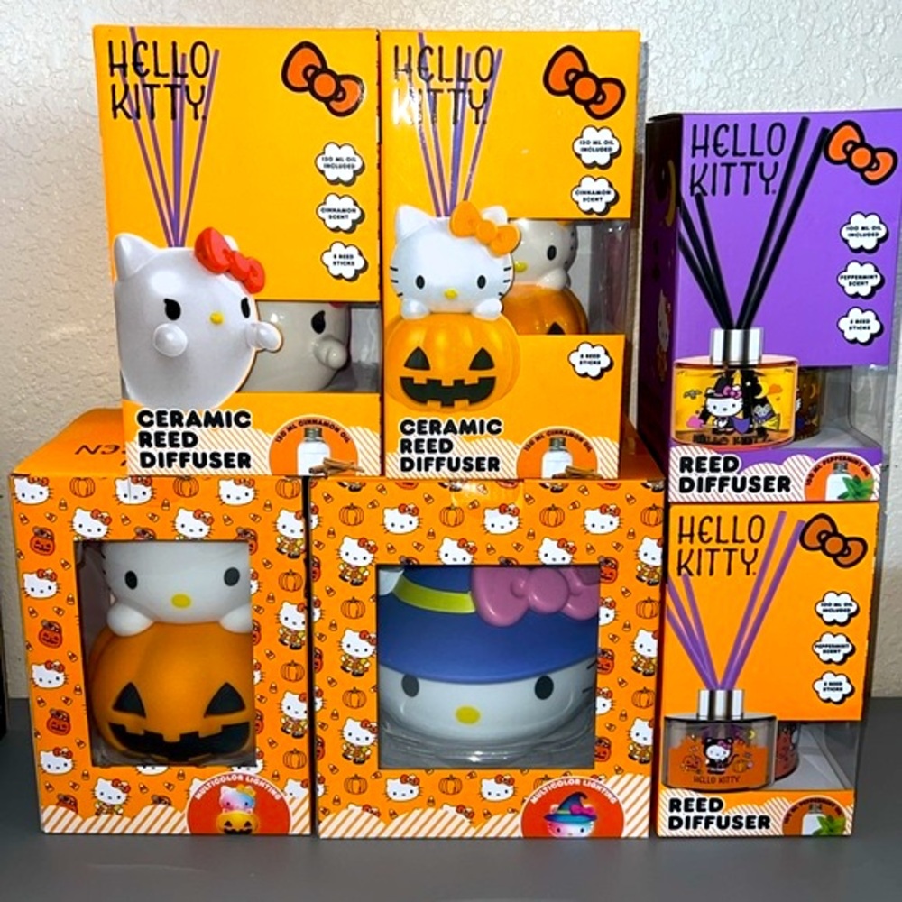 Sanrio Hello Kitty & Friends + MORE SPOOKY SURPRISE BOX SHOW! 🎃 Fri. 9/20/24 - Picture 4 of 11